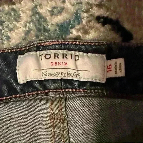 Torrid Premium Mid Rise Curvy Skinny Jeans Womens Size 16R Blue. Preowned EUC - Picture 3 of 14